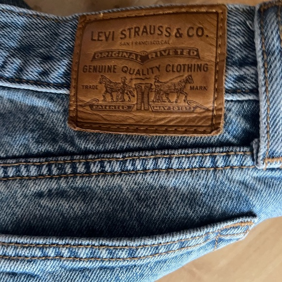 Levi’s Wedgie Cropped Jeans - Picture 3 of 3
